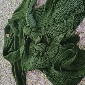 Beautiful green sweater!